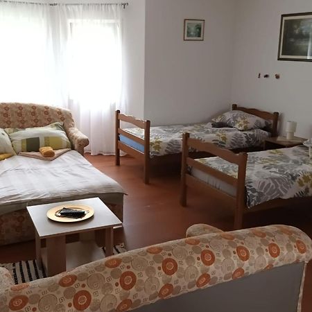 Apartmani Tea I Toni Gradiste Ngoại thất bức ảnh