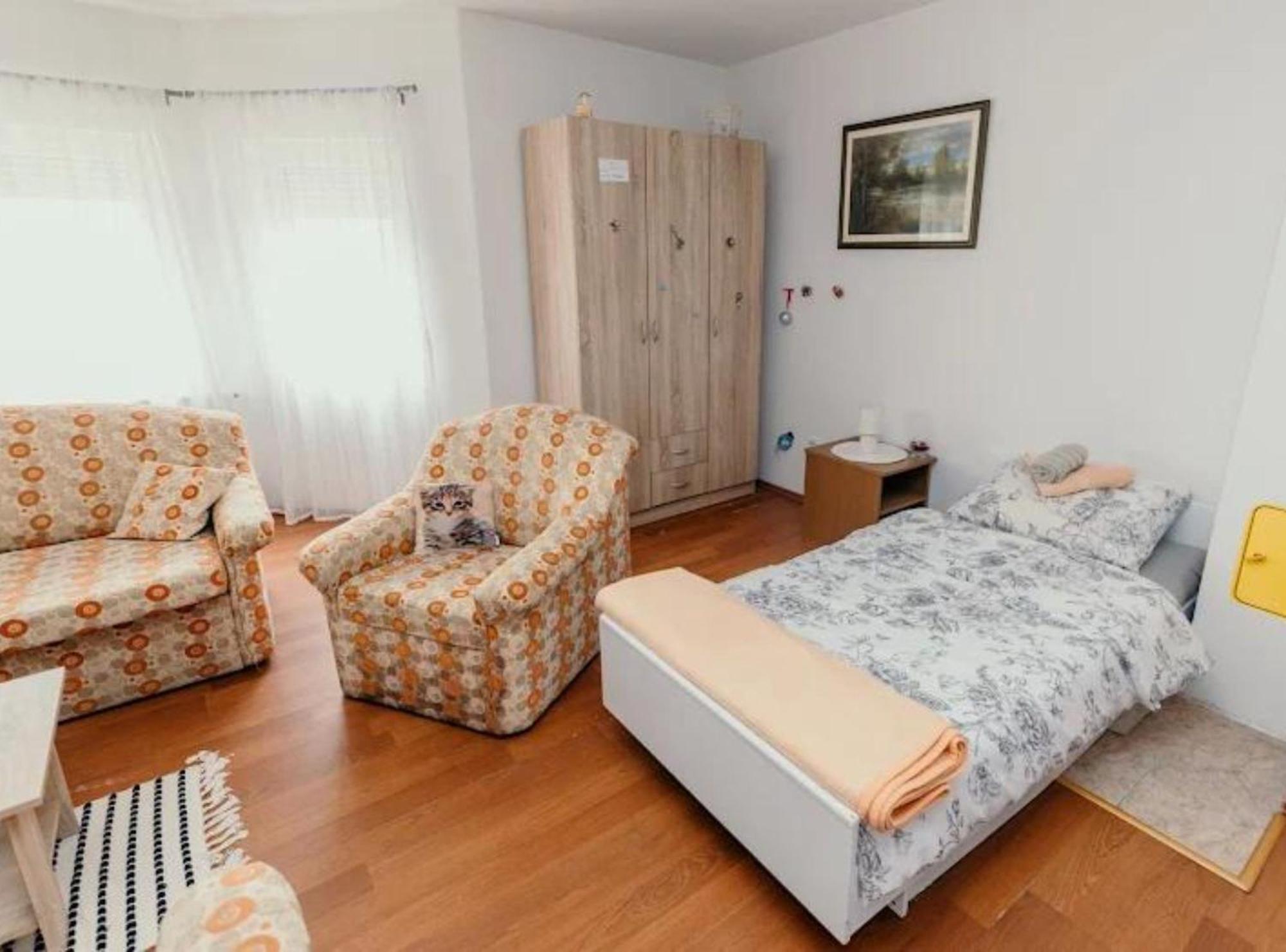 Apartmani Tea I Toni Gradiste Ngoại thất bức ảnh