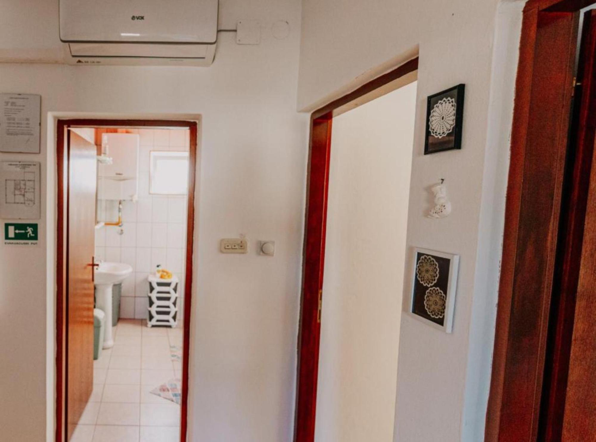 Apartmani Tea I Toni Gradiste Ngoại thất bức ảnh